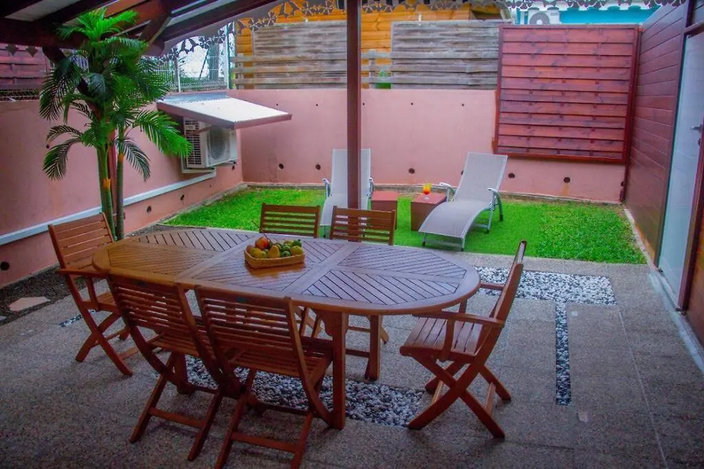 Grand Bungalow Viguier - Riviere Salee 0*, Riviere-Salee